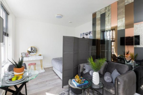 Trendy and Spacious Studio near Notting Hill 1